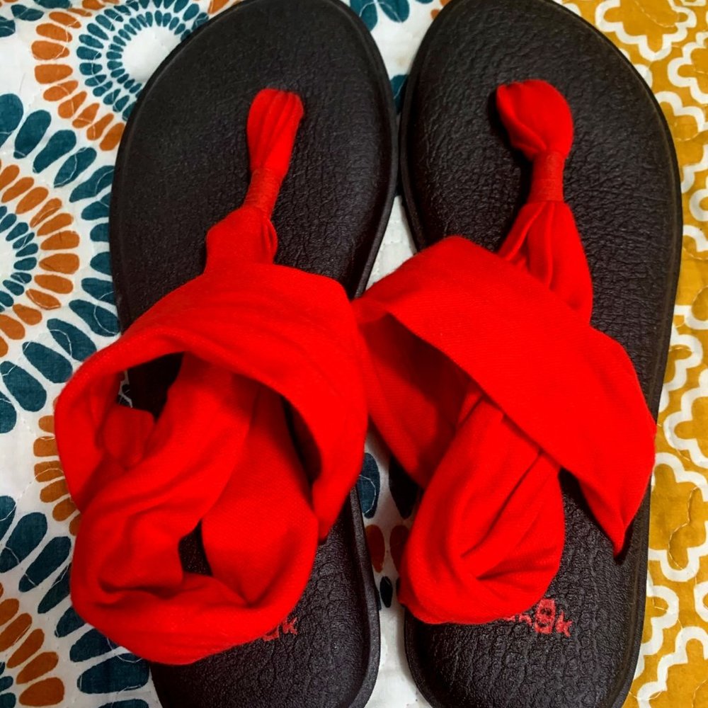 New without tags Sanuk Red Yoga Sling sandals